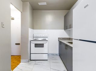 20 Paisley Boulevard West, Mississauga, ON L5B 1C8