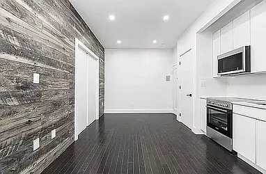 34 8th Avenue, #4C