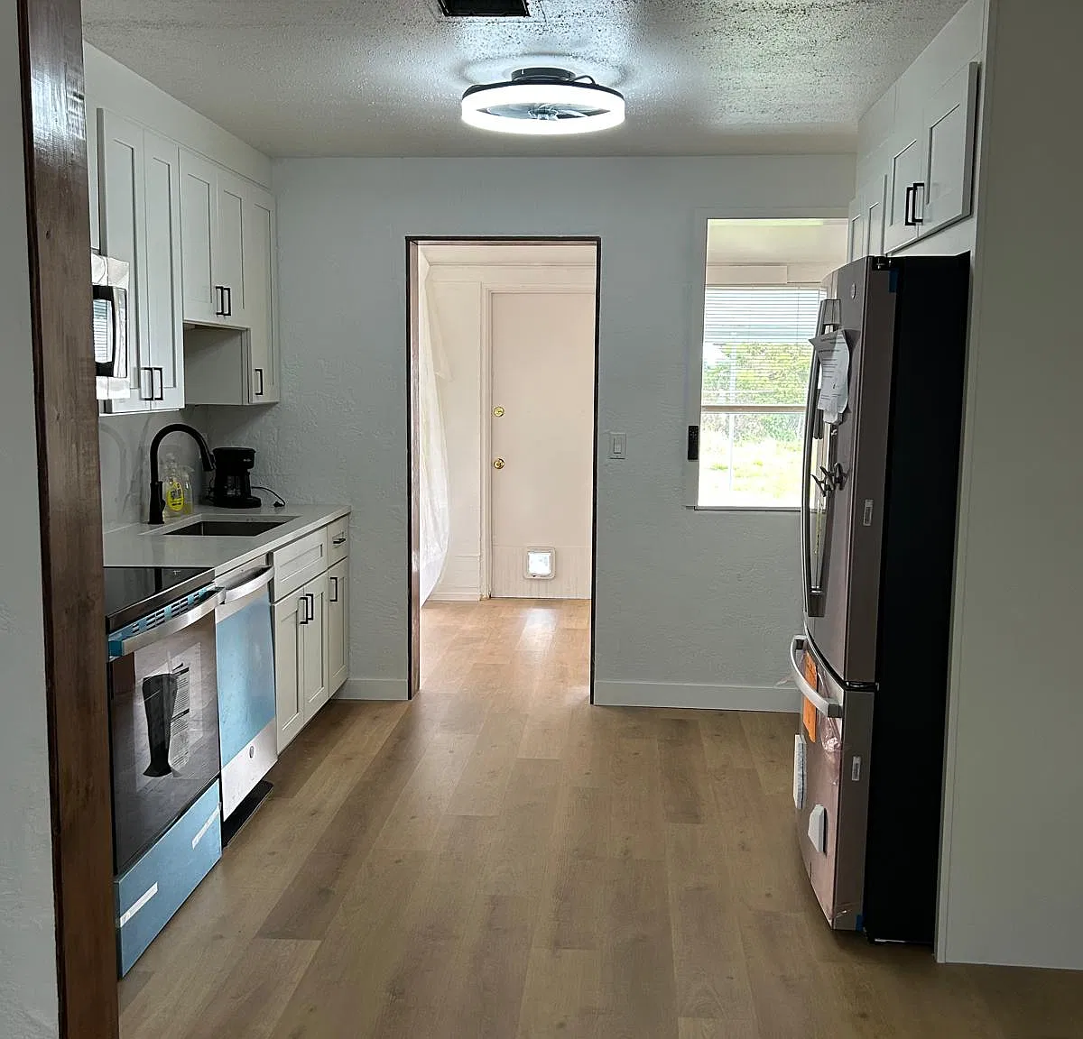 3 bed, 1004 sqft, $2,300 — Photo 3