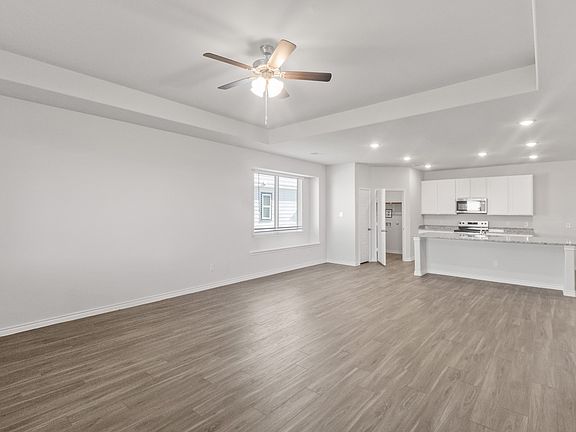 4th image of 1028 Wingjet Way