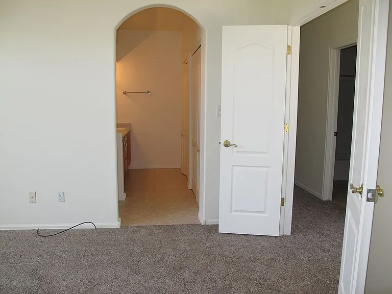 2479 Wellington Ct — Photo 13