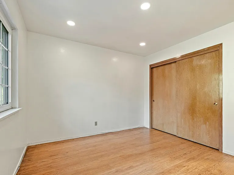 611 Blanken Ave — Photo 20