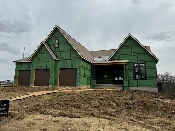 14816 Persimmon Dr, Urbandale, IA 50323