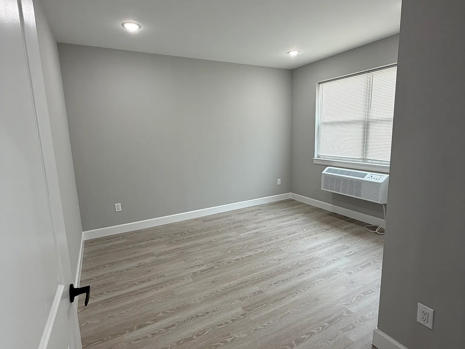 1 bed, $1,672 — Photo 4
