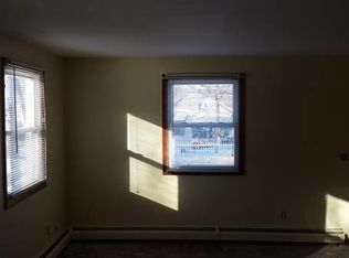 8 Hartman Ct, West Warwick, RI 02893