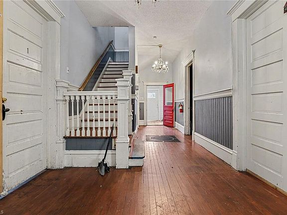 4th image of 504 W Webb Ave