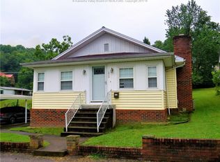 212 2nd St, Madison, WV 25130