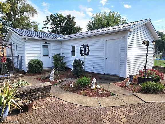 3rd image of 2118 Hoge Ave