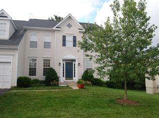 35753 Roundleaf Ct, Round Hill, VA