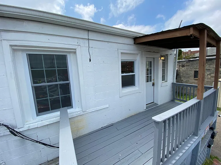 717 Caroline St #A — Photo 3