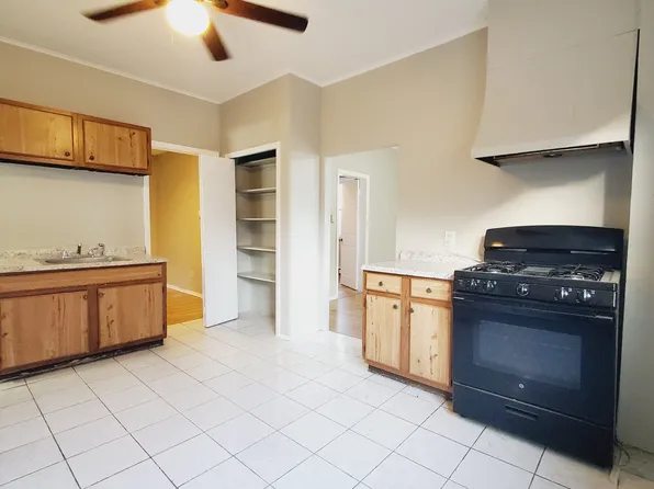 324 Avenue East image 1 of 5