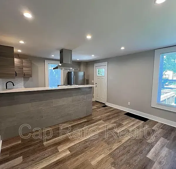 1476 N 6th St — Photo 7