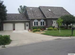 607 Prospect Cir, Marshall, MN 56258