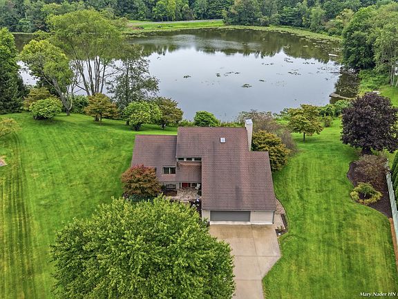 2nd image of 10767 Meadowbrook Ct