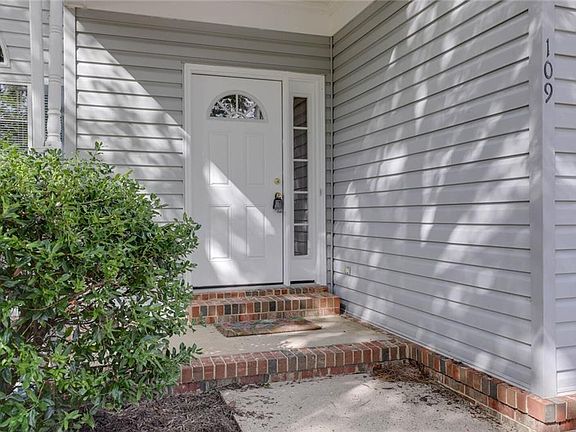 4th image of 109 Judith Cir