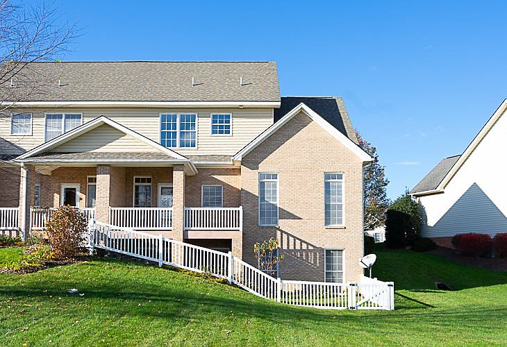 1st image of 140 Chelsea Cir