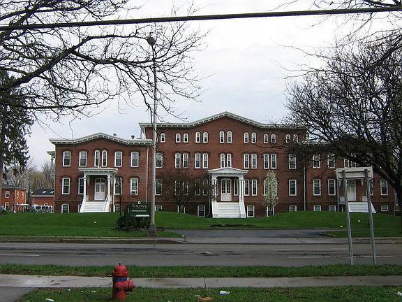 5th image of 457 Maple St #4380
