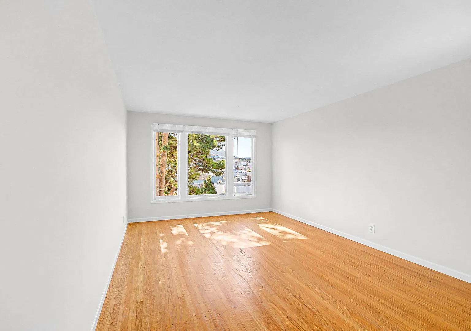 425 Euclid Avenue (1077r) — Photo 3