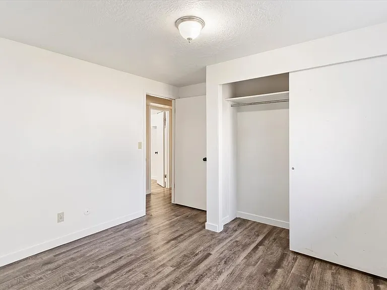 475 W 2400 S — Photo 13