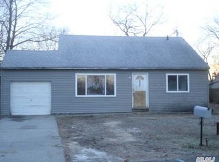 435 Provost Ave, Bellport, NY 11713