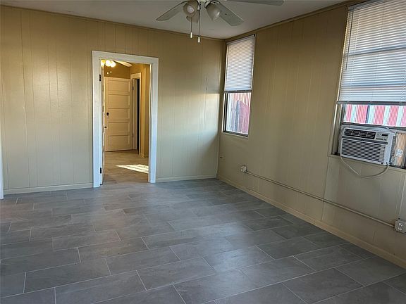 2nd image of 906 Haysel St