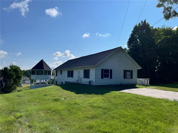 7415 E Richmond Rd, East Syracuse, NY 13057