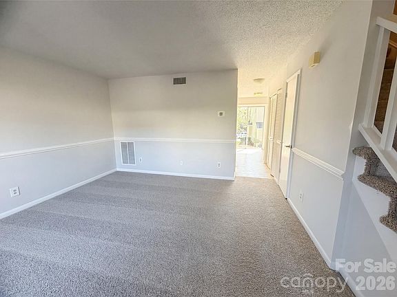 3rd image of 1022 Surry Ln