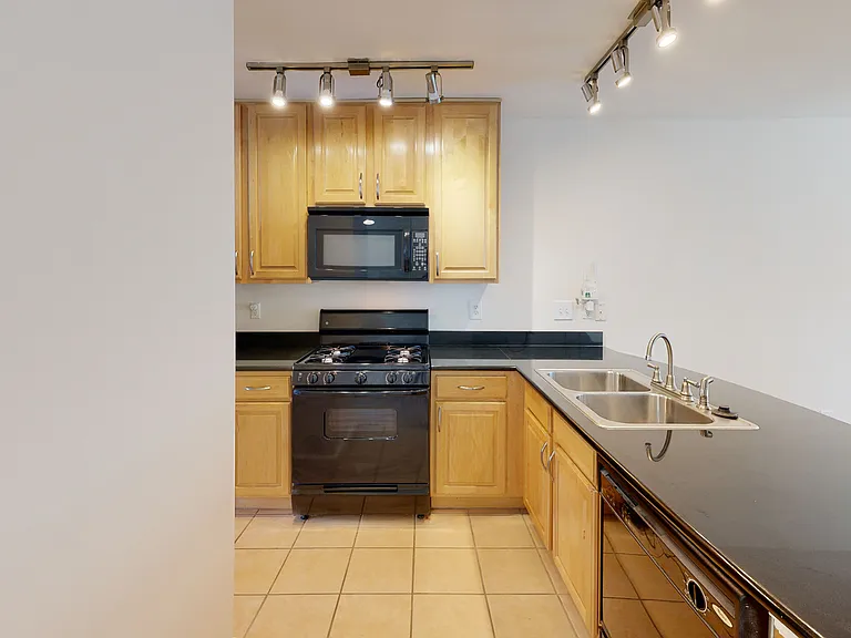 Gayton Pointe Townhomes — Photo 42