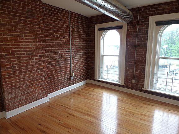 3rd image of 1524 Main St Ste 3