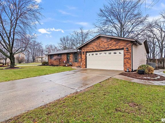 2nd image of 33 Sarah Ave