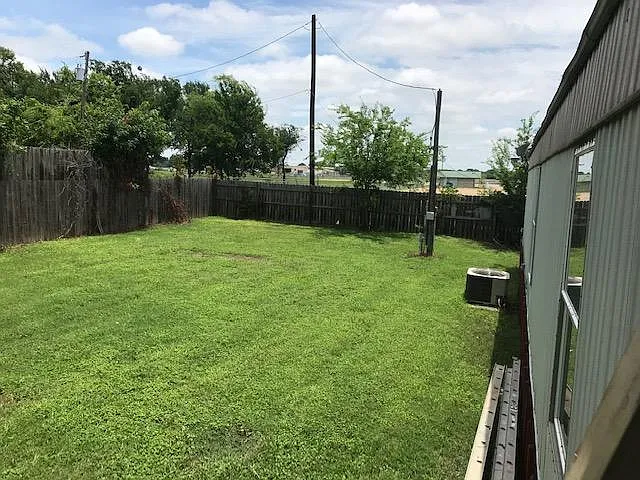 603 W Walnut St — Photo 8