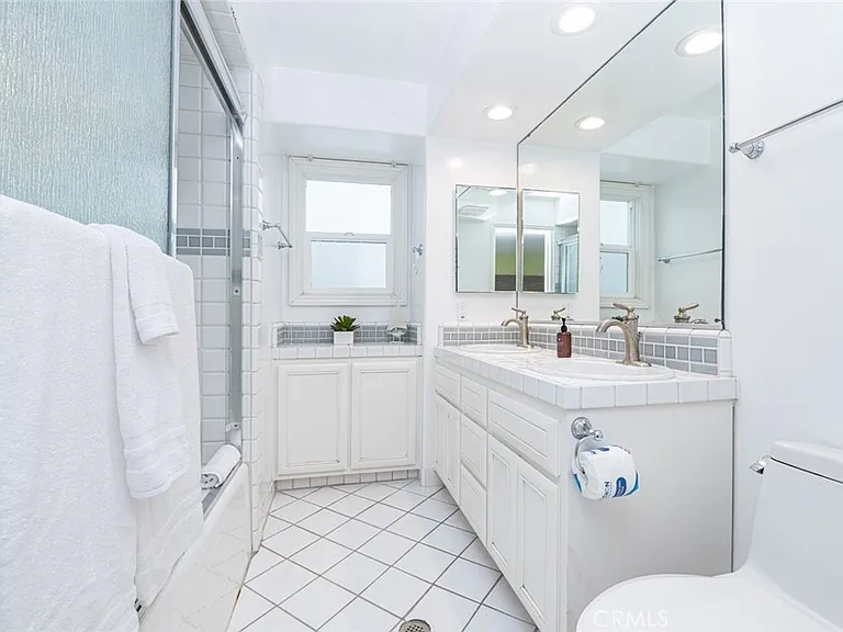 1720 W Oceanfront #B — Photo 26