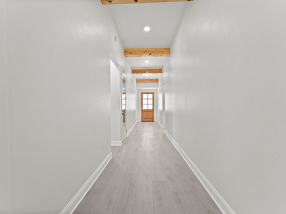 4th image of 809 S Adelaide St