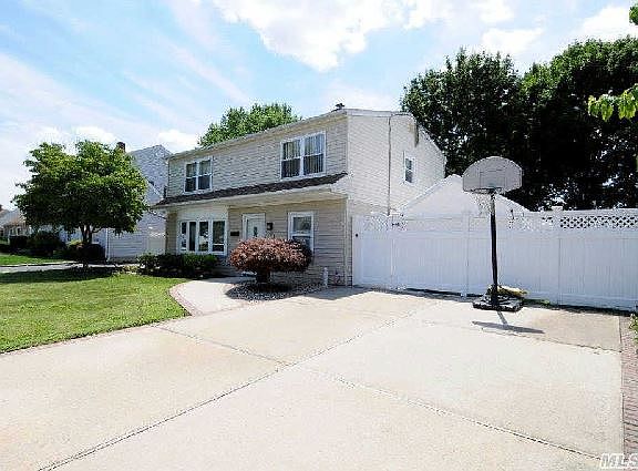 2nd image of 20 Needle Ln