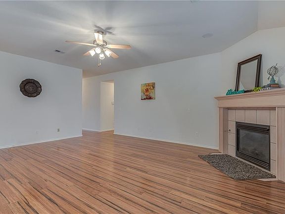 5th image of 10512 Hastings Ave