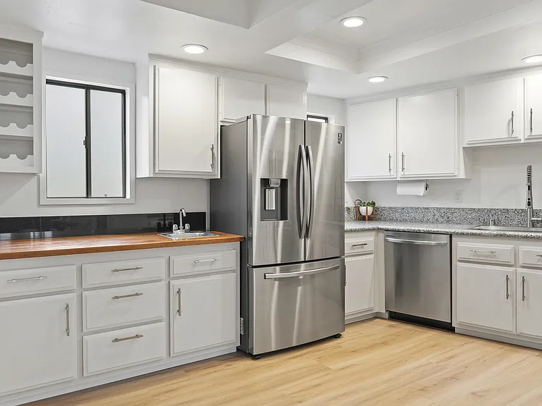 Dishwasher, stove microwave and refrigerator all come with the home