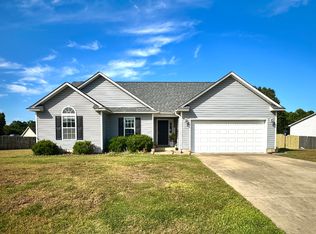 591 Copper Creek Dr, Raeford, NC 28376