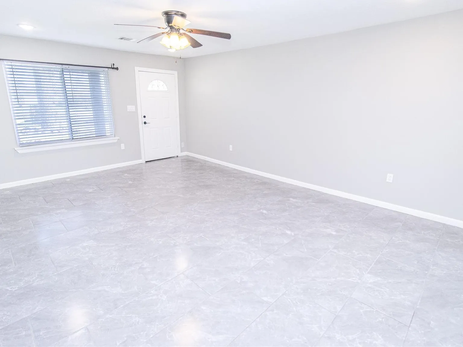 3 bed, 2.0 bath, 1474 sqft, $1,900 — Photo 2