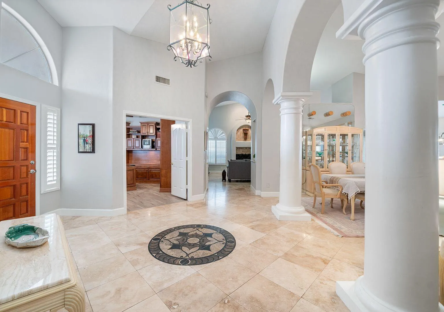 3 bed, 2.5 bath, 2807 sqft, $5,000 — Photo 3