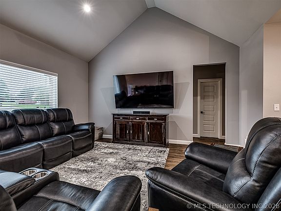 4th image of 5309 Barnett Ave