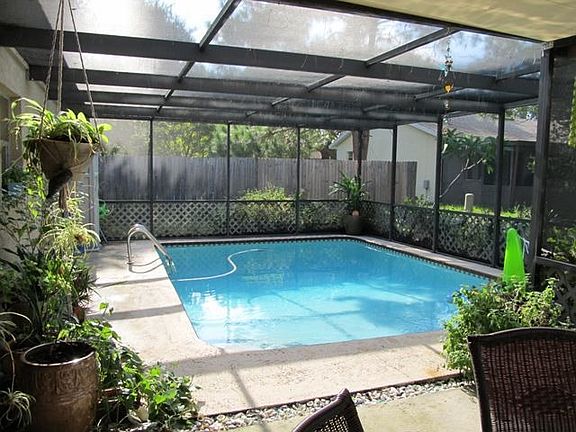 Screened pool