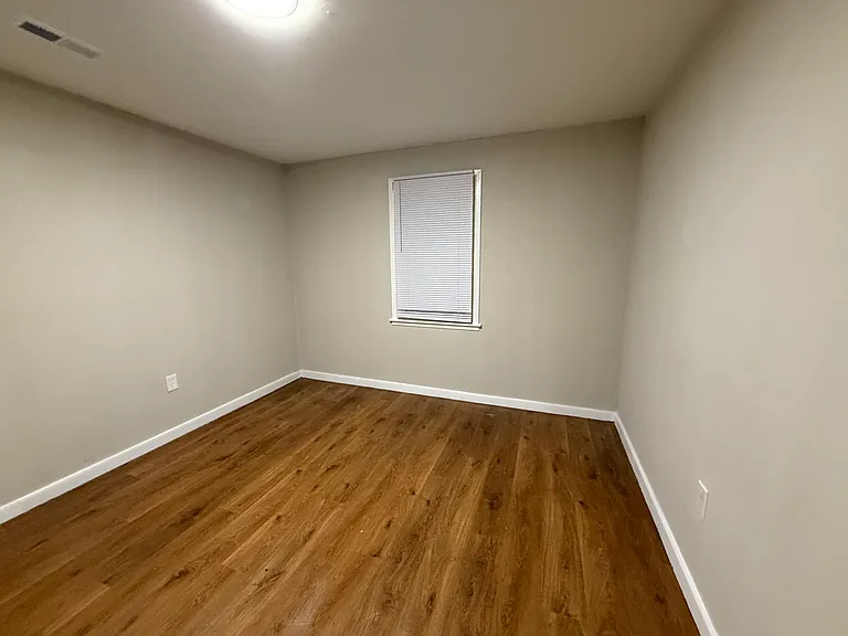 2208 Ford Ave — Photo 4