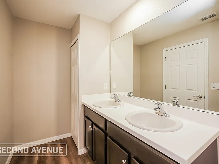 2512 54th St SW — Photo 9