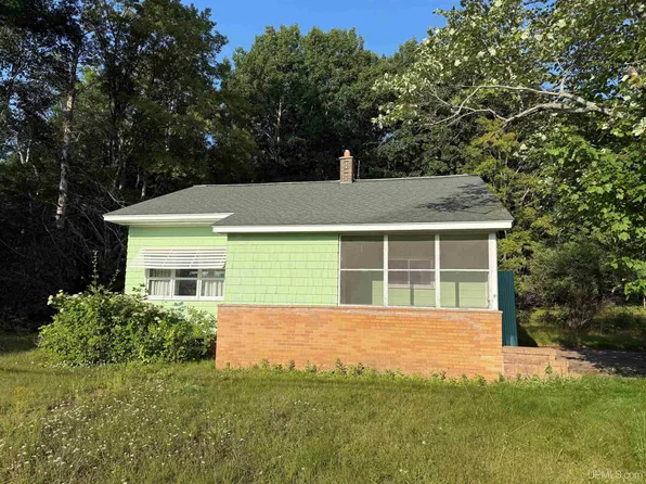 2161 Jasberg St, Hancock, MI 49930