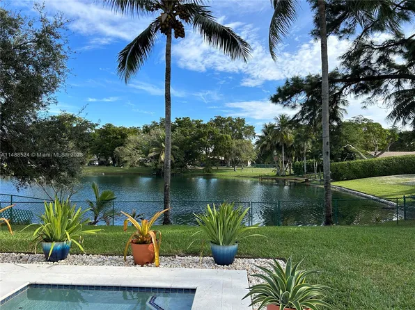 7265 Poinciana Ct, Miami Lakes, FL 33014