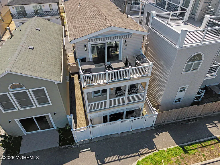 7 E Church St — Photo 57