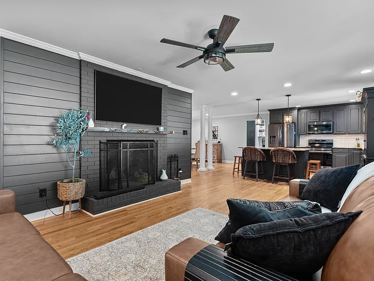201 Selkirk Trl — Photo 11