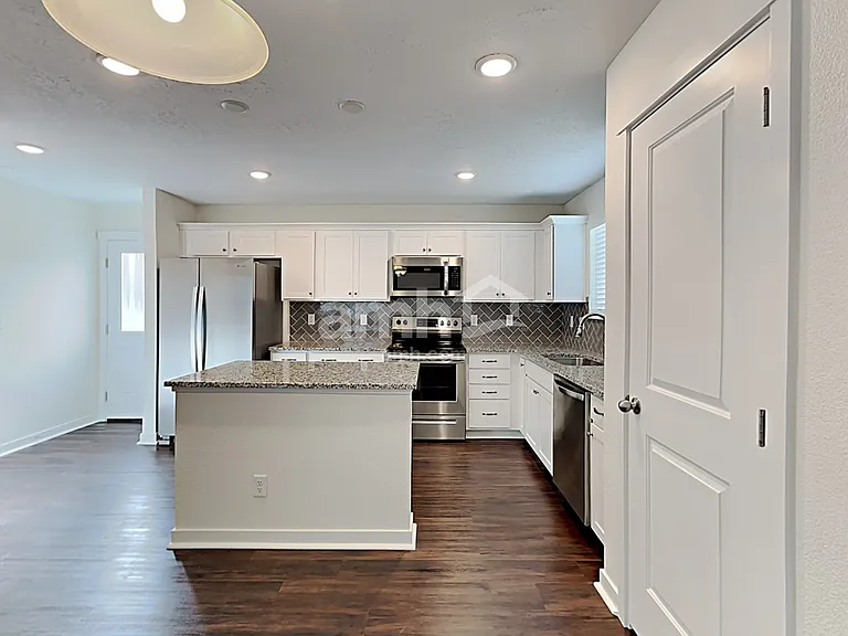 4537 N Alester Ave — Photo 3