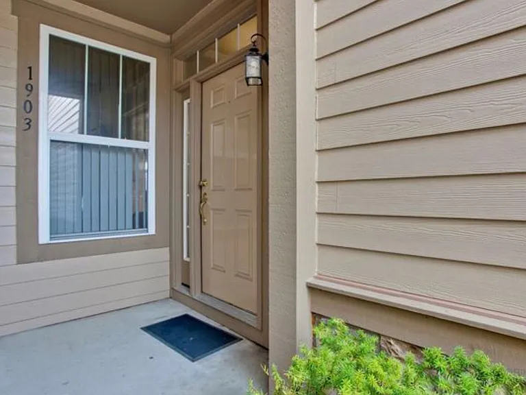 1903 Crenshaw Cir — Photo 3