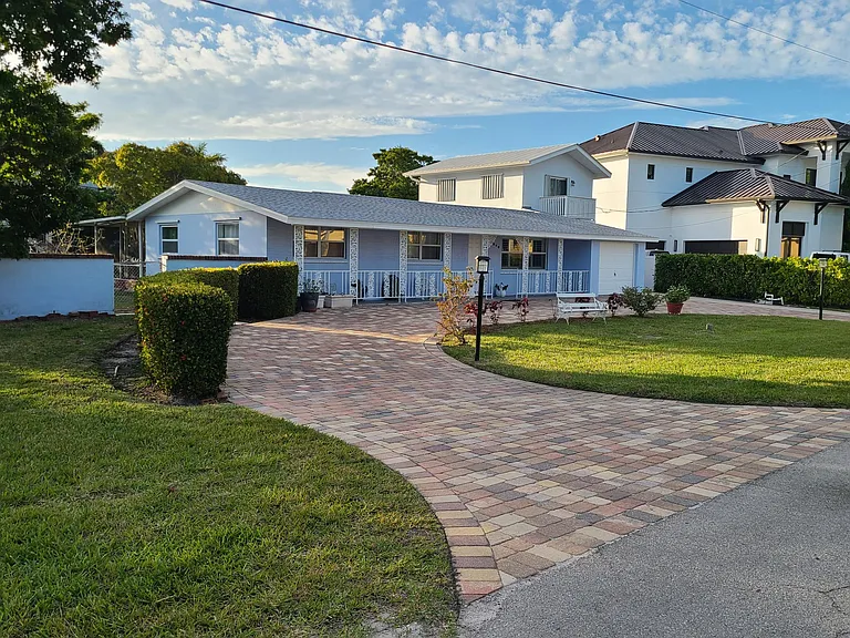 Front of home looking to the North West